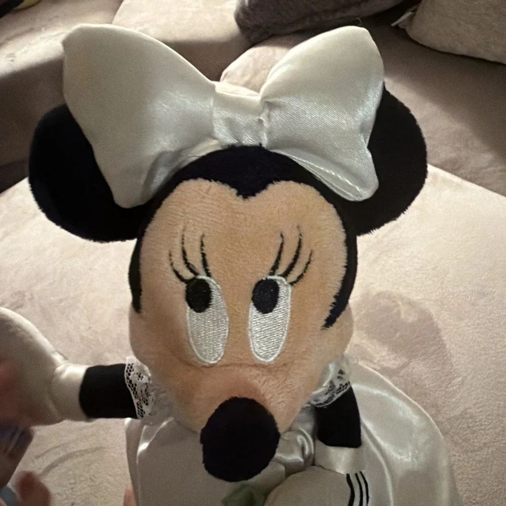 Disney Parks Minnie Mouse 12